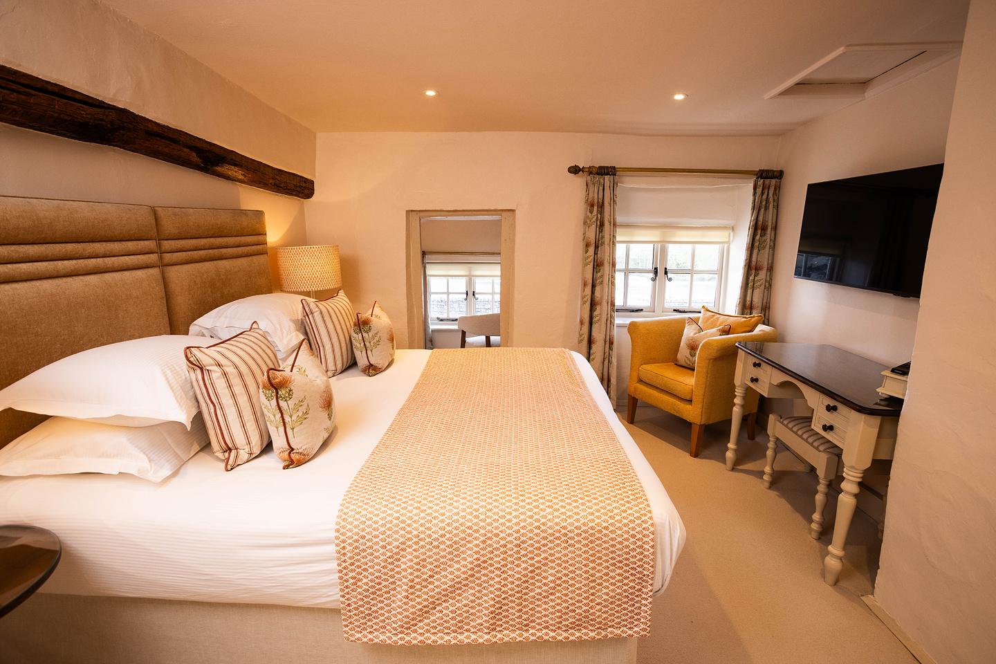 Bedroom 2 - flexible double or twin with reading nook